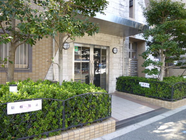 【ネバーランド住之江公園】エントランス前 【ネバーランド住之江公園】エントランス前