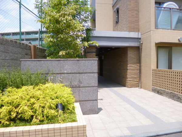 【ルーシア嵯峨嵐山】エントランス