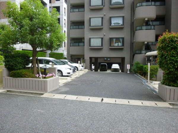 【モンテベルデ夙川】駐車場部分