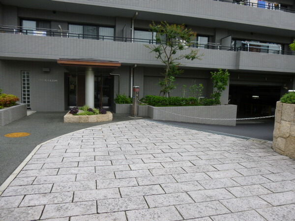 【ステイツ夙川北名次町】エントランス部分２