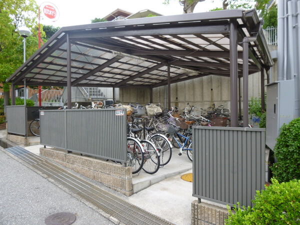 【コープ野村夙川】自転車置場