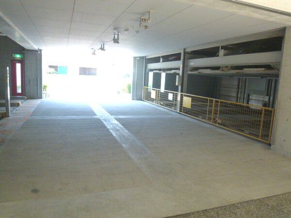 【パレ苦楽園口】駐車場