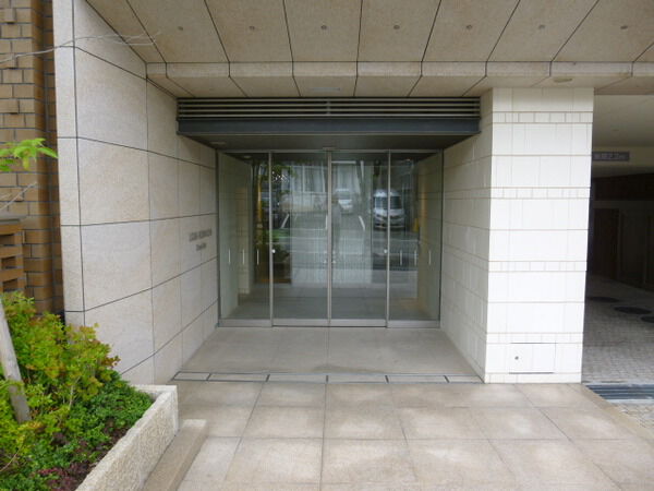 【ライオンズ苦楽園グランフォート】マンション出入口 【ライオンズ苦楽園グランフォート】マンション出入口