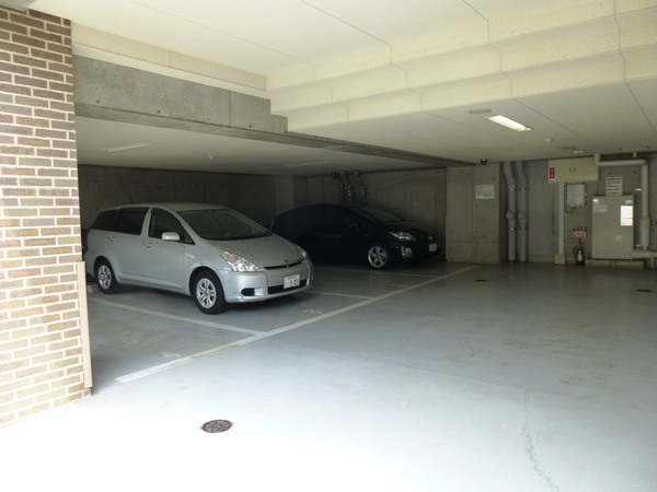 【ドルフ灘アルヴィレージュ】駐車場