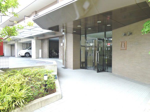 【レジオン王子公園エルコート】エントランス付近