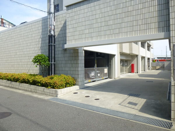 【ドルフ灘ヴェールデュラン】駐車場付近