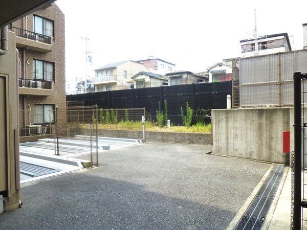 【リベール神戸灘弐番館】駐車場