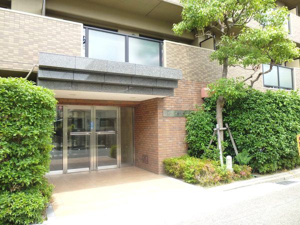 【リベール神戸灘弐番館】エントランス付近