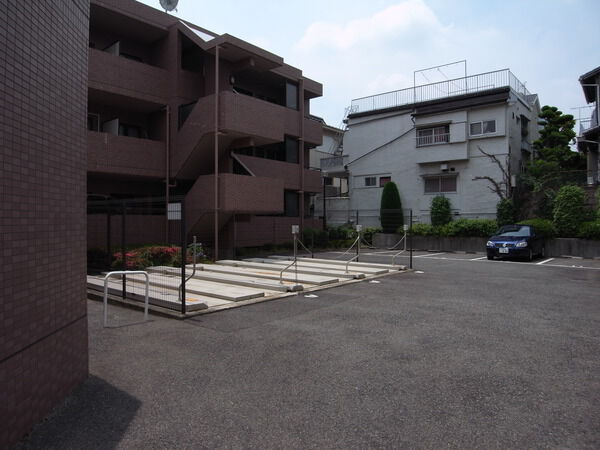 【ステイツ神戸籠池通】駐車場1 【ステイツ神戸籠池通】駐車場1