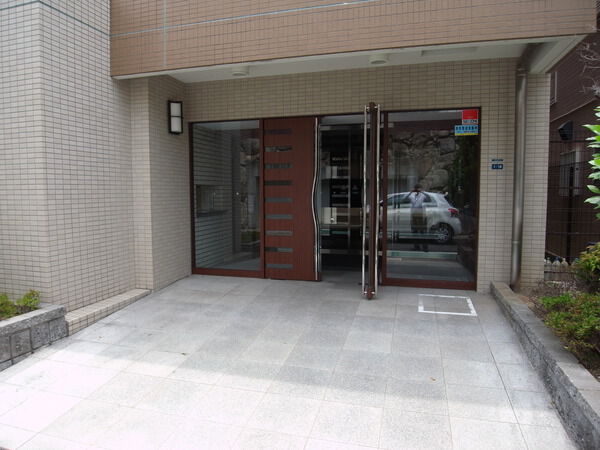 【ディアエスタミオ王子公園】エントランス 【ディアエスタミオ王子公園】エントランス