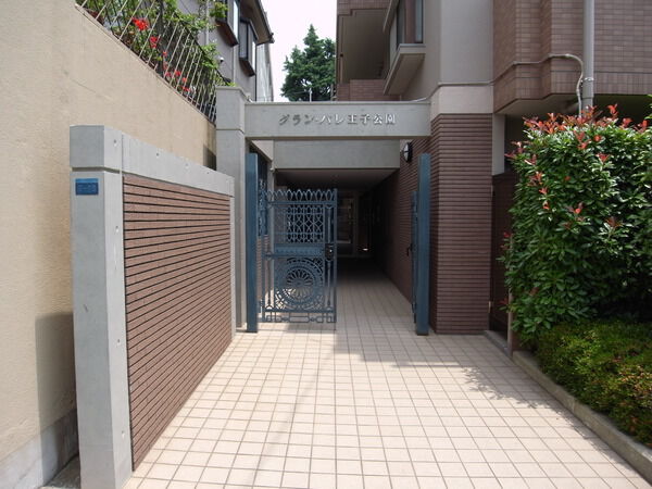 【グランパレ王子公園】エントランス付近 【グランパレ王子公園】エントランス付近