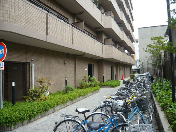 【ライオンズマンション三宮東第3】自転車置場