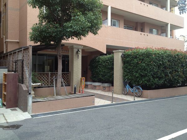 【ワコーレグランディオーソ神戸】エントランス