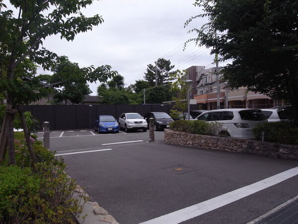 【ファミール東灘魚崎館】マンション敷地内