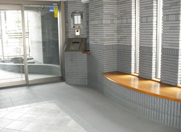 【ライオンズマンション廿軒家】エントランス 【ライオンズマンション廿軒家】エントランス