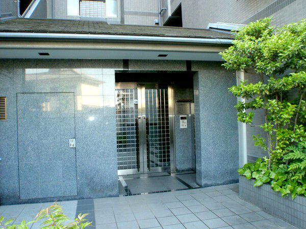 【グレースコート白壁】エントランス