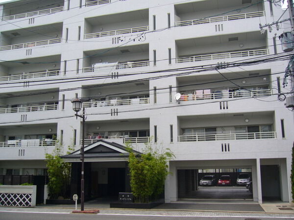 【白壁コンドミニアム】建物外観