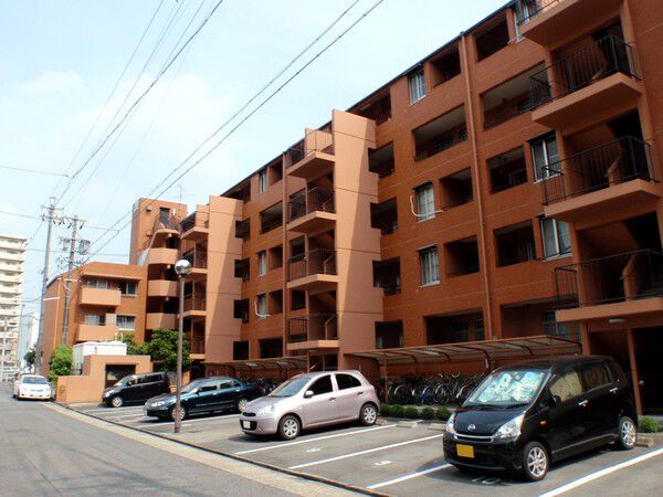 【ライオンズマンション徳川町】建物外観 駐車場