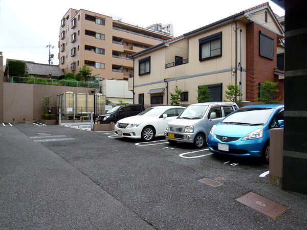 【ロイヤルアーク徳川町】駐車場 【ロイヤルアーク徳川町】駐車場
