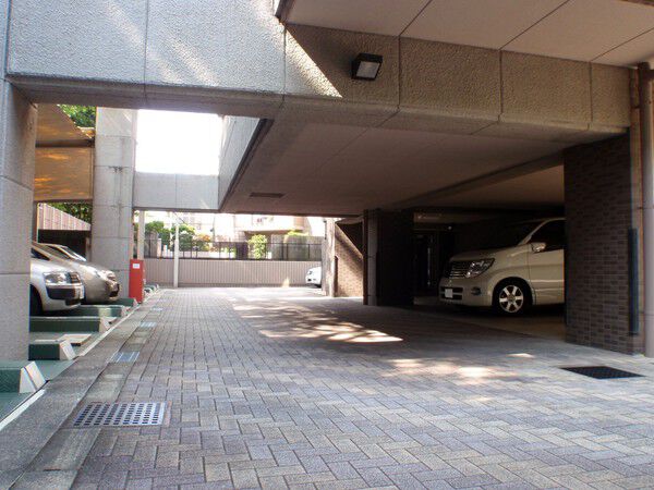 【徳川園シティハウス】駐車場