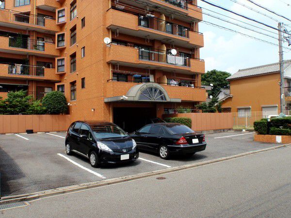 【ライオンズマンション古出来町】駐車場