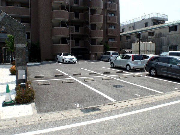 【ヴィアレ砂田橋】駐車場