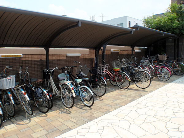 【ヴィアレ砂田橋】駐輪場