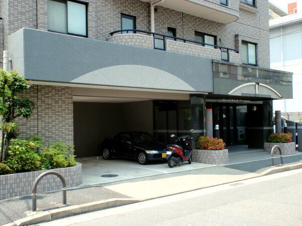 【ダイアパレス砂田橋】駐車場