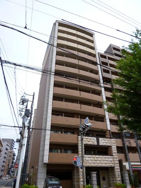 【プレサンスＳＡＫＡＥリバースタイル】建物外観