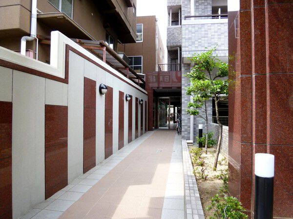 【エスポア上前津Ⅱ】建物外観　入口通路