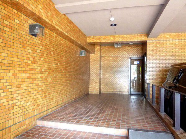 【三旺マンション第３新栄】エントランス