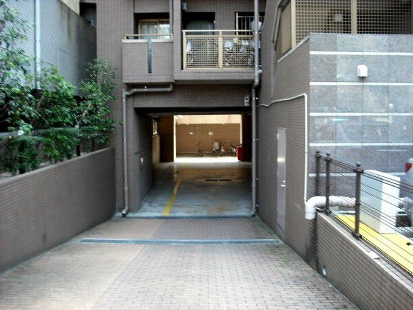 【ファミール上前津】駐輪場