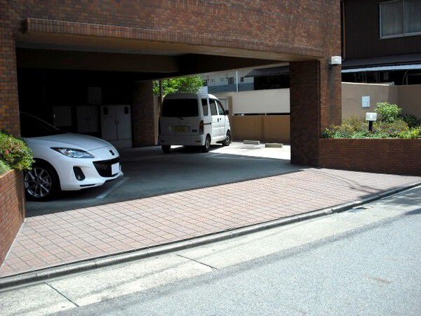 【レインボー橘】駐車場