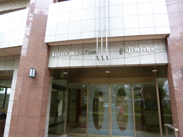 【ライオンズマンション富士見町】1階入口部分