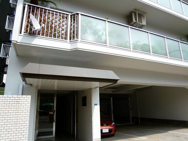 【日商岩井上前津ハイツ】建物外観