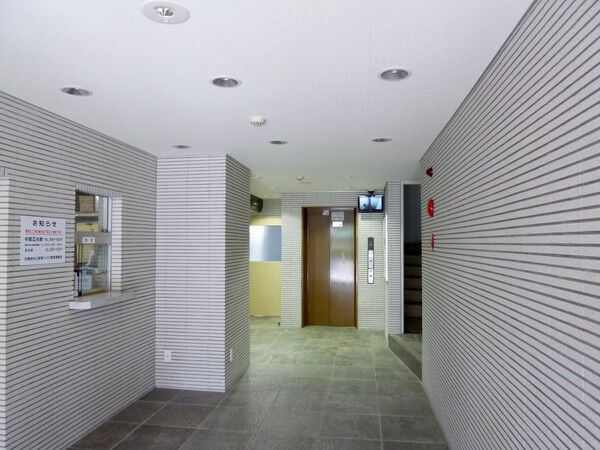 【日商岩井上前津ハイツ】エントランス