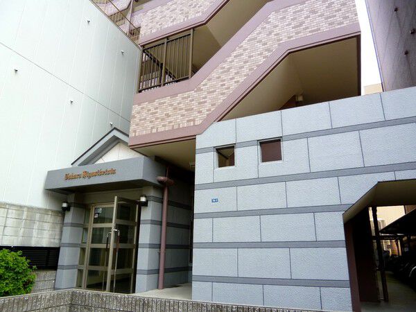 【宝マンション東別院】建物外観 1階入口 【宝マンション東別院】建物外観 1階入口