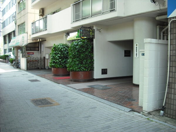 【日商岩井丸の内ハイツ】建物外観