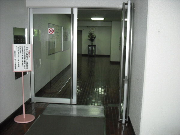 【日商岩井丸の内ハイツ】エントランス