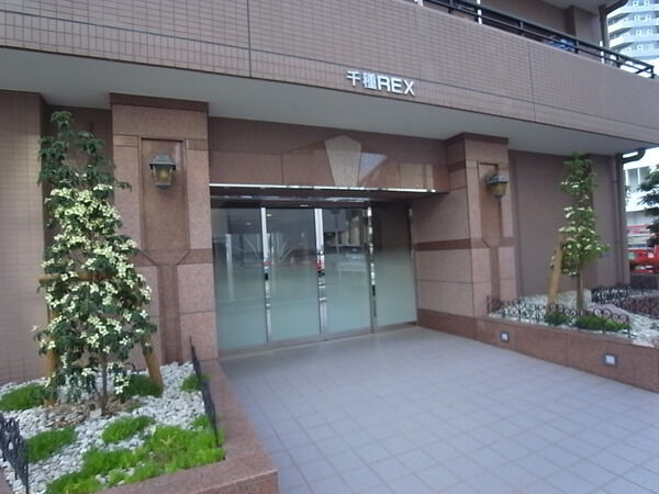 【千種レックスマンション】エントランス付近