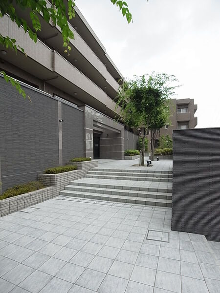 【サーパス本山鹿子町】エントランスアプローチ