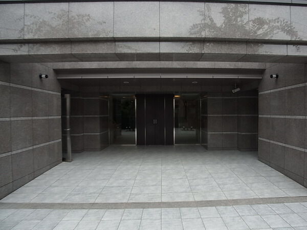 【サーパス本山鹿子町】エントランス