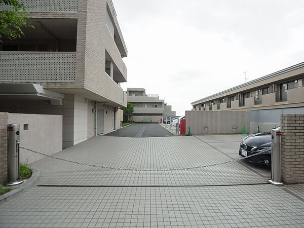 【プラウド本山鹿子町】敷地内駐車場