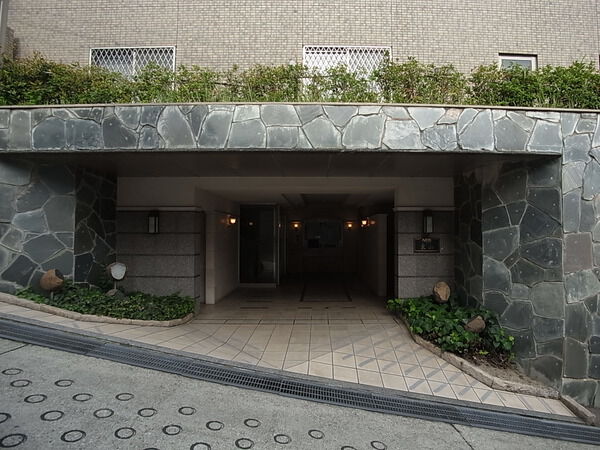 【NDSコンドミニアム東山】エントランス