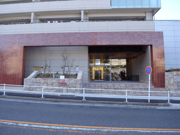 【プレミスト東山ヒルズ】エントランス