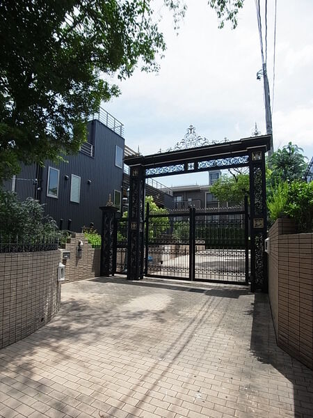 【ヴェルサイユ東山公園】外観写真