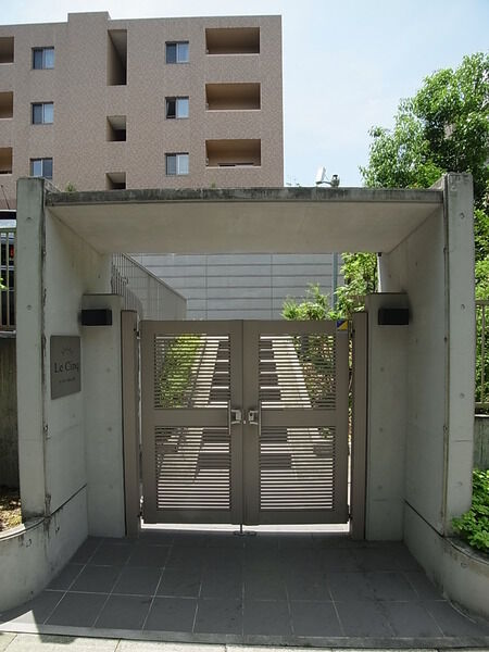 【ルサンク東山元町】エントランス 【ルサンク東山元町】エントランス