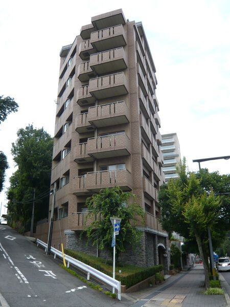 ファミール山手通