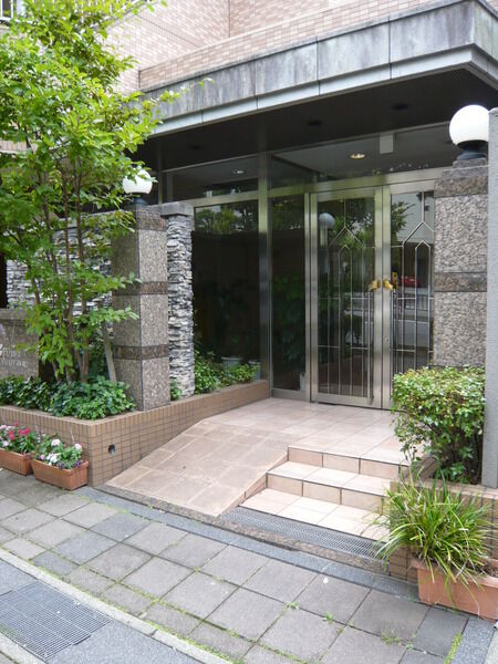 ファミール山手通