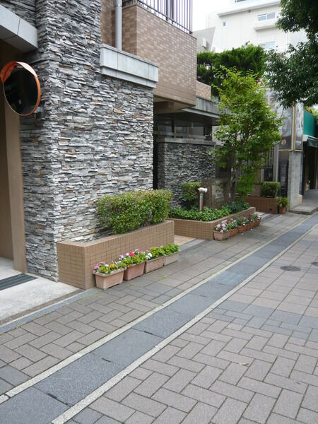 ファミール山手通